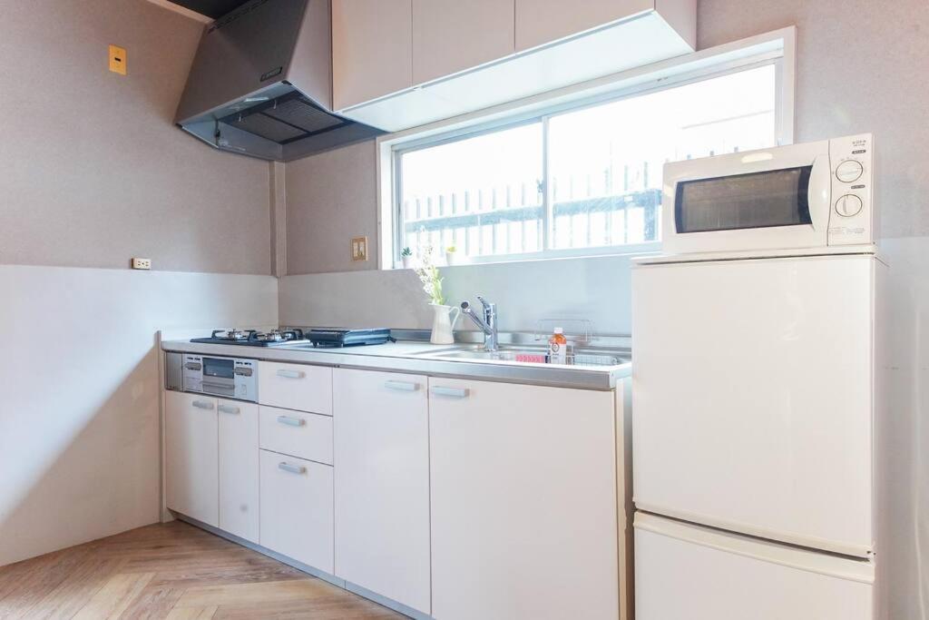 Sanacion Namba 難波千日前の5Ldk120平米 駅徒歩2分 広々バルコニーでバーベキューも可能 Apartman Oszaka Kültér fotó
