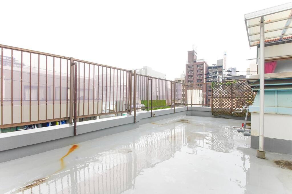 Sanacion Namba 難波千日前の5Ldk120平米 駅徒歩2分 広々バルコニーでバーベキューも可能 Apartman Oszaka Kültér fotó