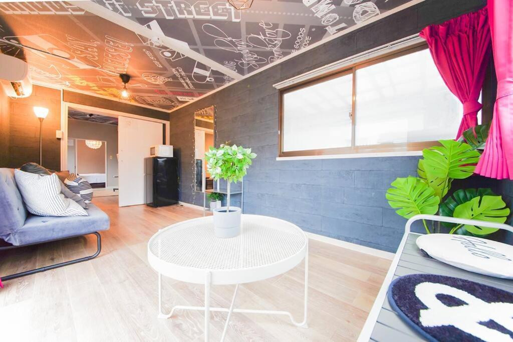 Sanacion Namba 難波千日前の5Ldk120平米 駅徒歩2分 広々バルコニーでバーベキューも可能 Apartman Oszaka Kültér fotó