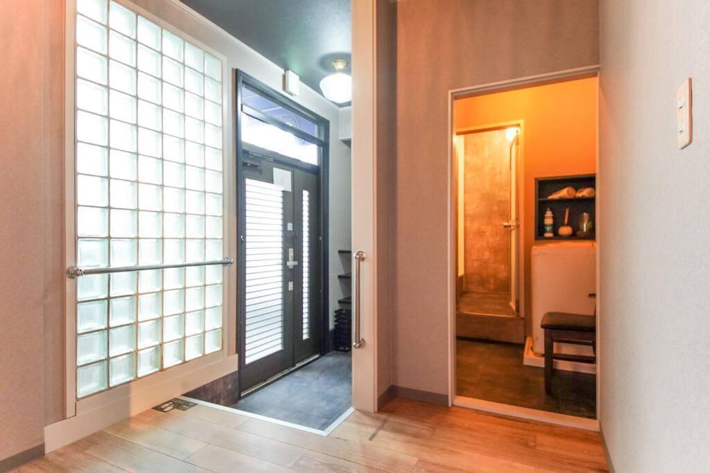 Sanacion Namba 難波千日前の5Ldk120平米 駅徒歩2分 広々バルコニーでバーベキューも可能 Apartman Oszaka Kültér fotó